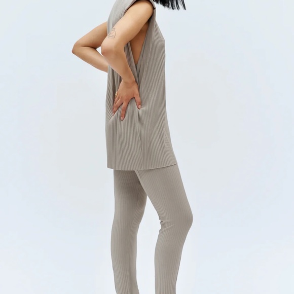 KOTN Ribbed Power Tank - NWOT - Picture 7 of 10